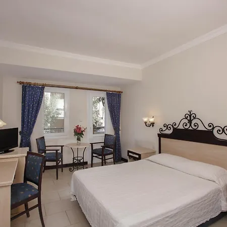 Cactus Mirage Family Club منتجع